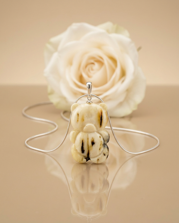 Balto gintaro pakabukas