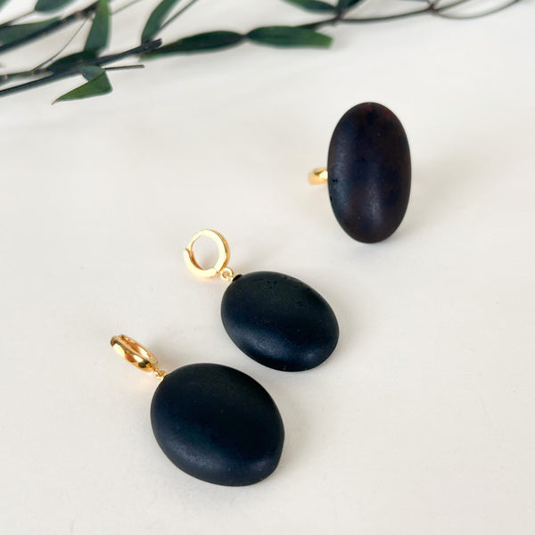 Auskarai ir ziedas su baltijos gintaru