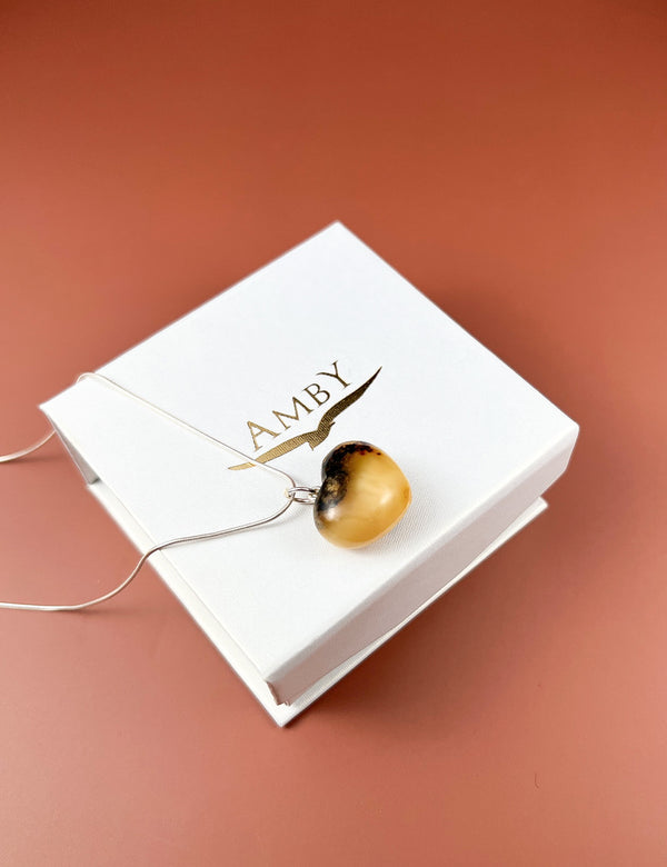 Gintaro širdis, sidabras 925 "Žiežirba"