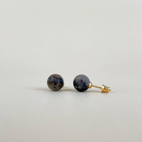 Neblizgaus gintaro auskarai vinukai 10mm skersmens, auksuotas sidabras 925 "Visata"