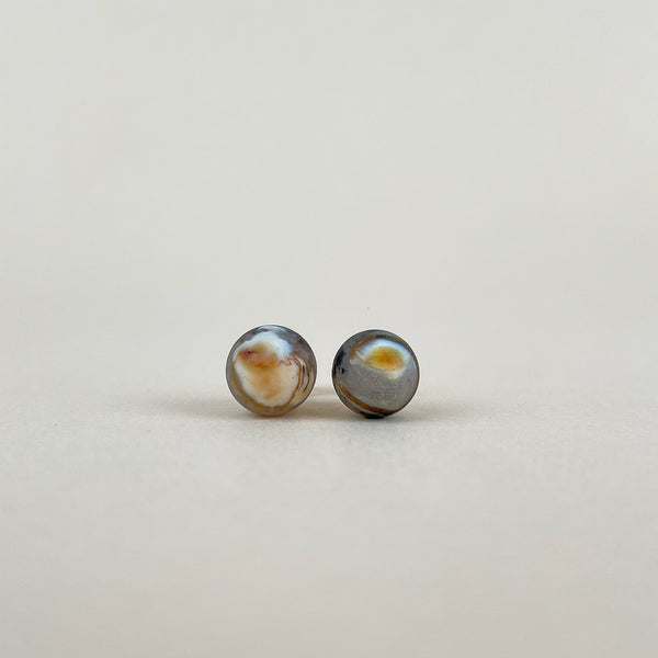 Neblizgaus gintaro auskarai vinukai 10mm skersmens, auksuotas sidabras 925 "Visata"