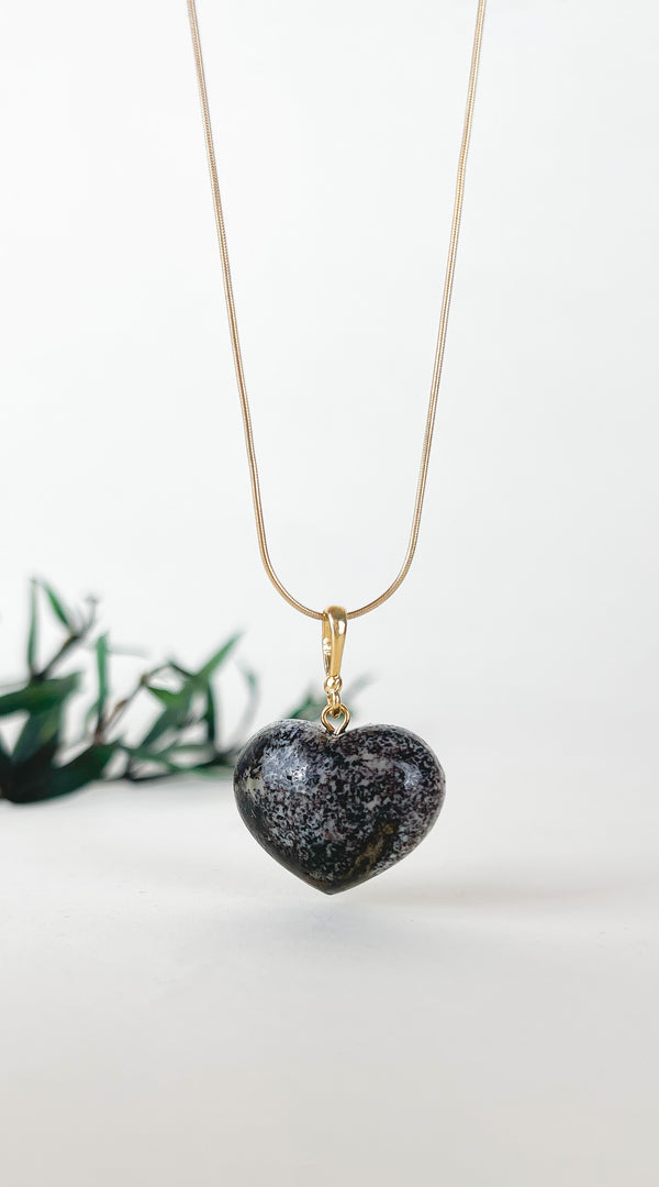 Gintaro širdis, auksuotas sidabras 925 "Juoda širdis"