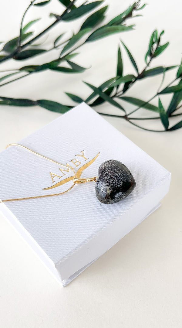 Gintaro širdis, auksuotas sidabras 925 "Juoda širdis"