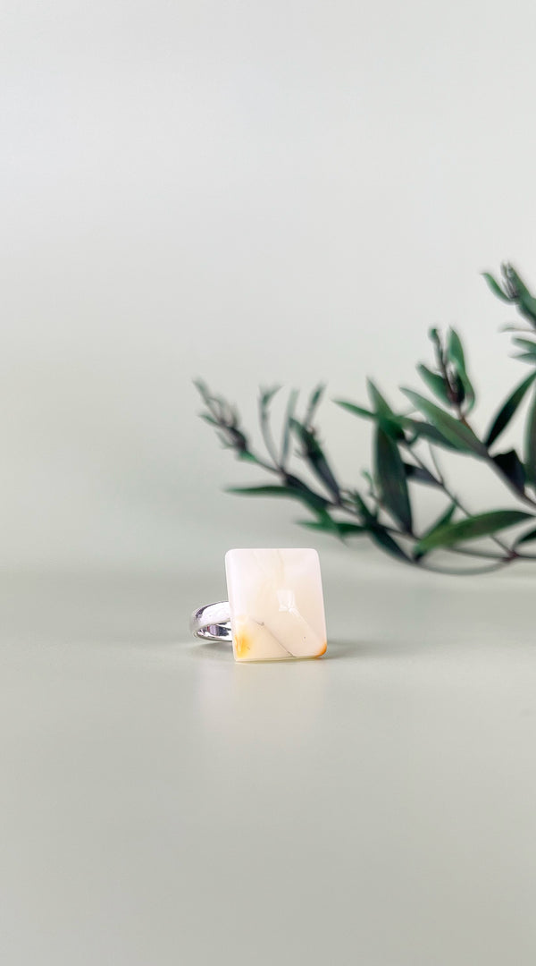 Gintaro žiedas, sidabras 925 "Baltas kvadratas"