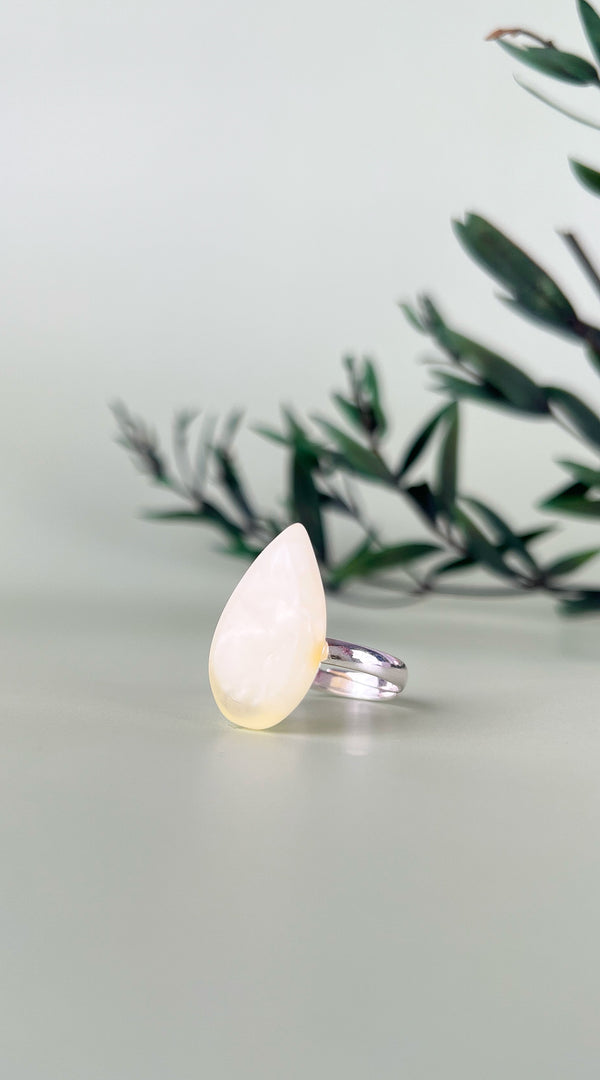 Gintaro žiedas, sidabras 925 "Baltas lašas"