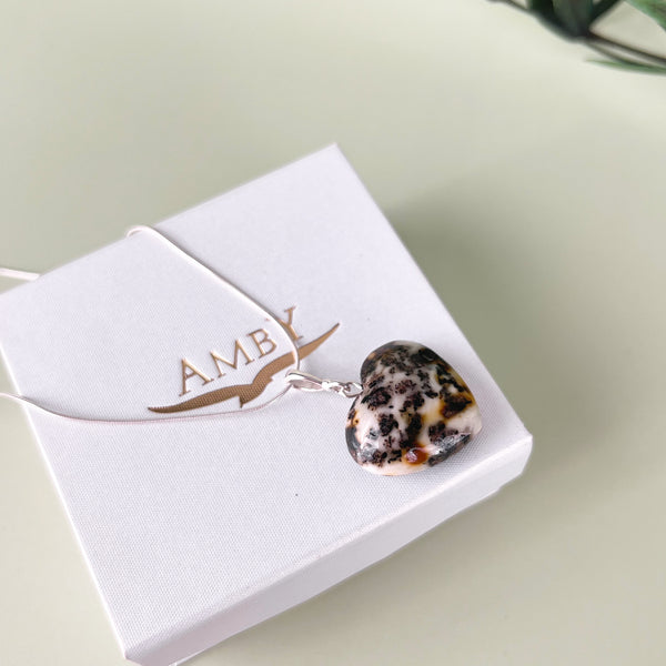 Gintaro širdis, sidabras 925 "Kalnai"