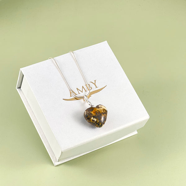 Gintaro širdis, sidabras 925 "Mylinti"