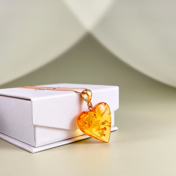 Gintaro širdis, auksuotas sidabras 925 "Meilė sau"