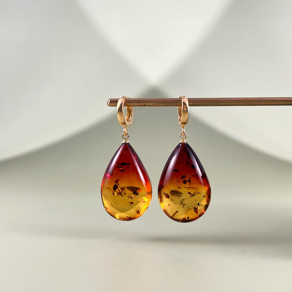 Gintaro auskarai, auksuotas sidabras 925 "Vyšnaitės žėručiai"