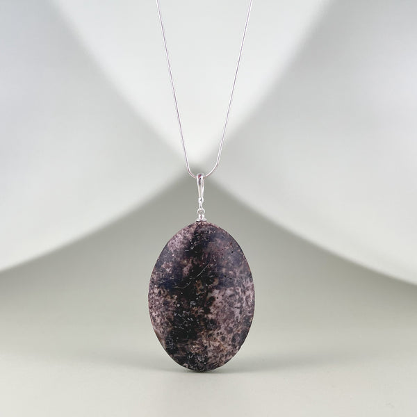 Gintaro pakabukas, sidabras 925 "Juodas medalionas"