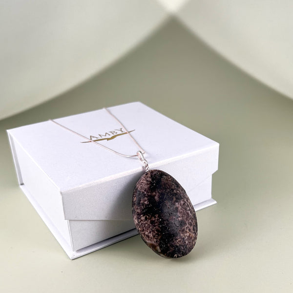 Gintaro pakabukas, sidabras 925 "Juodas medalionas"