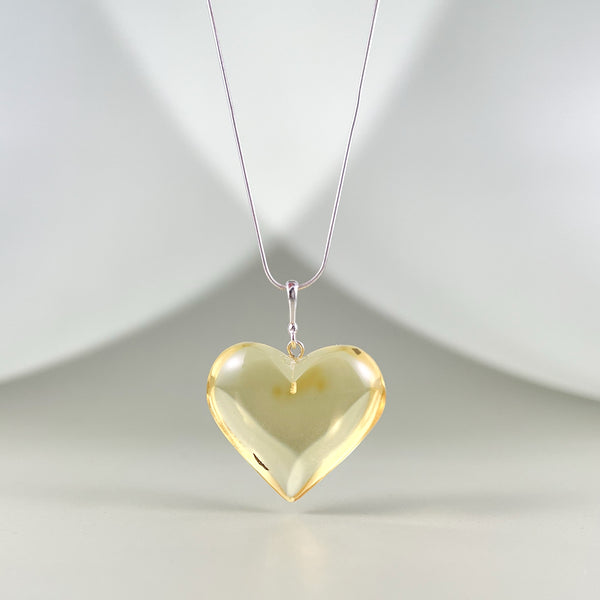 Gintaro pakabukas , sidabras 925 "Tyra širdis"