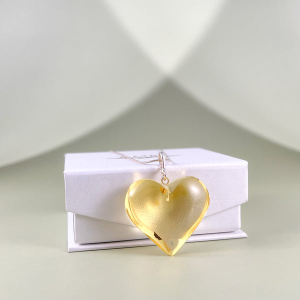 Gintaro pakabukas , sidabras 925 "Tyra širdis"