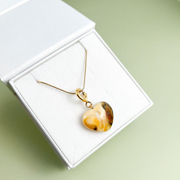 Gintaro širdis, auksuotas sidabras 925 "Pusinukė"