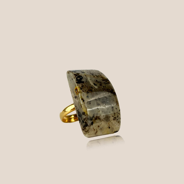 Peizažinis gintaro žiedas, auksuotas sidabras 925 "Prisilietimas"