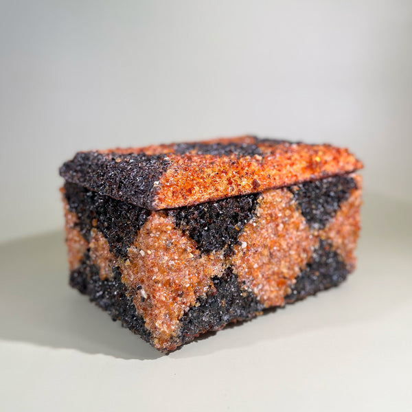 Gintaro dėžutė papuošalams iš medžio su Baltijos gintaru "Rombai"