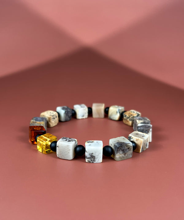 Gintaro apyrankė "Mėnulio kuba"