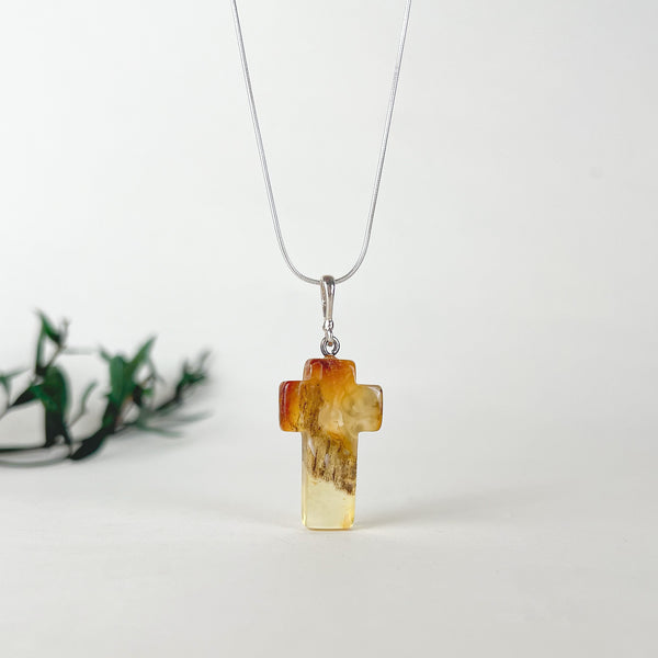Geltonas gintaro kryželis , sidabras 925 "Švelnumas"