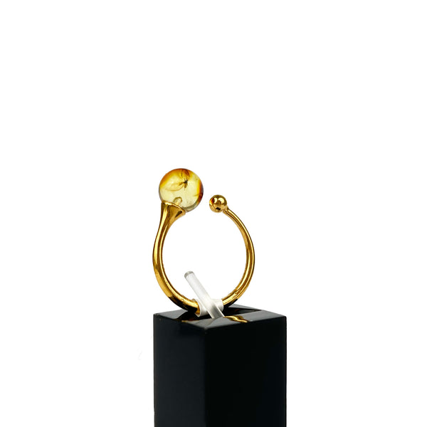 Gintaro žiedas su inkliuzu, auksuotas sidabras 925 "Musytė"