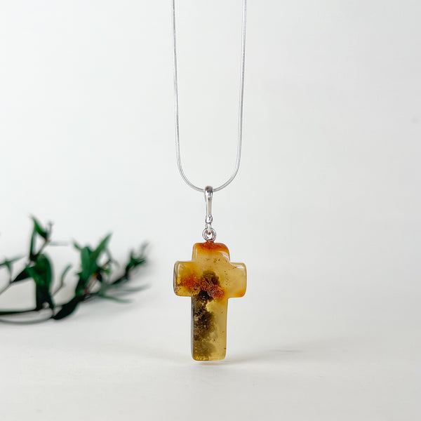 Geltonas gintaro kryželis , sidabras 925 "Gamta"