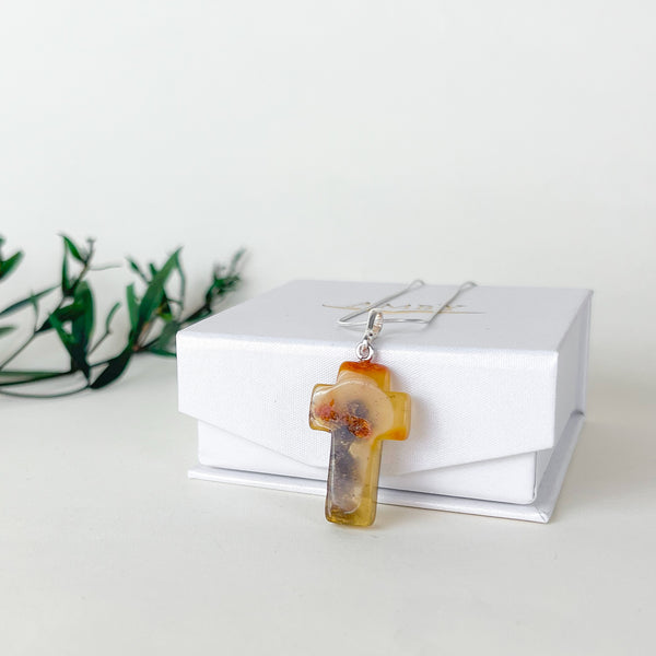 Geltonas gintaro kryželis , sidabras 925 "Gamta"