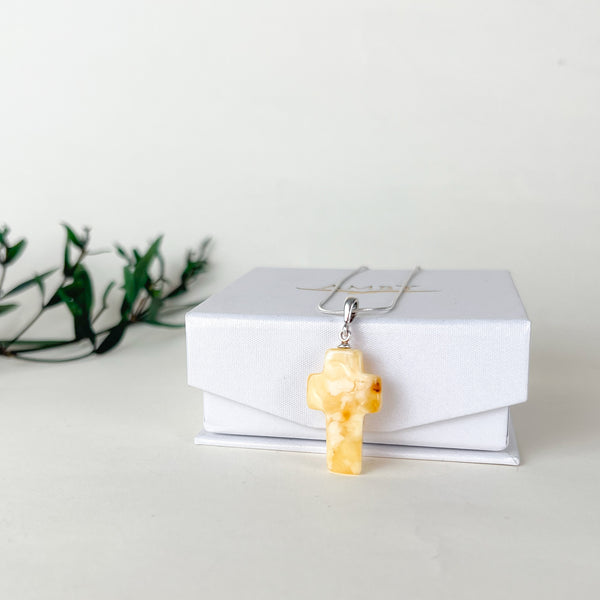 Geltonas gintaro kryželis , sidabras 925 "Margas"