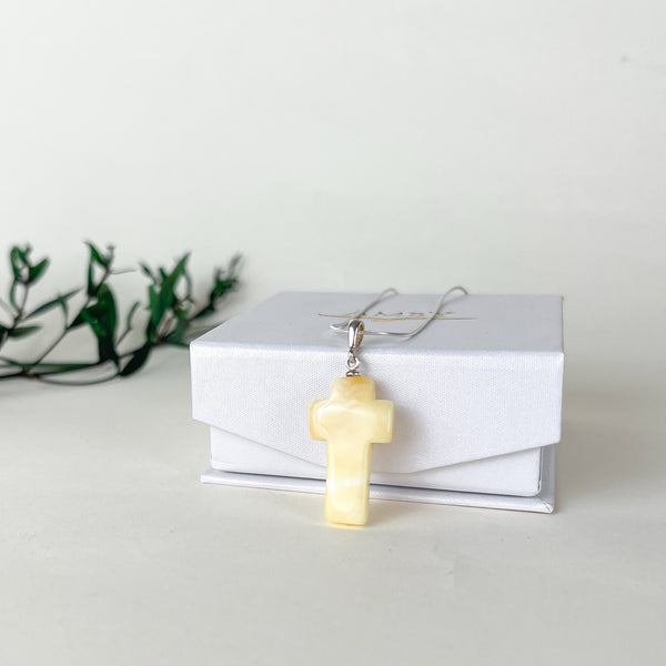 Geltonas gintaro kryželis , sidabras 925 "Baltas"