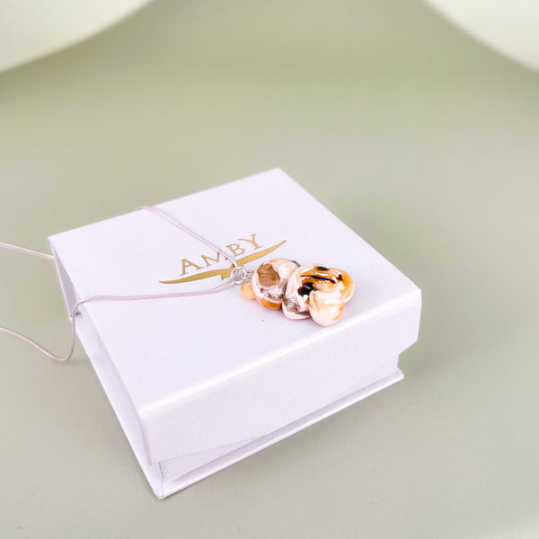 Pakabukas_su_gintaru_tikru.