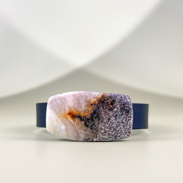 Gintaro apyrankė su oda "Kalnų šauksmas"