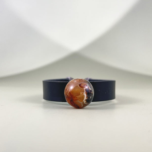 Gintaro apyrankė su oda "Ugnies šešėliai"