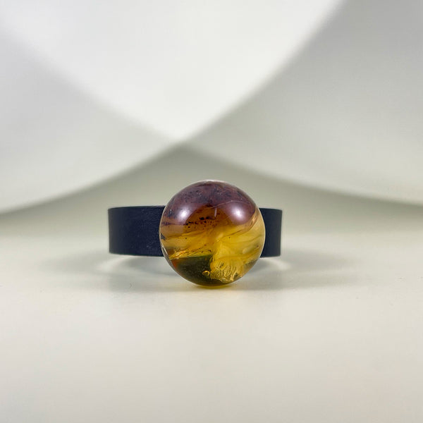 Gintaro apyrankė su oda "Žemės spalva"