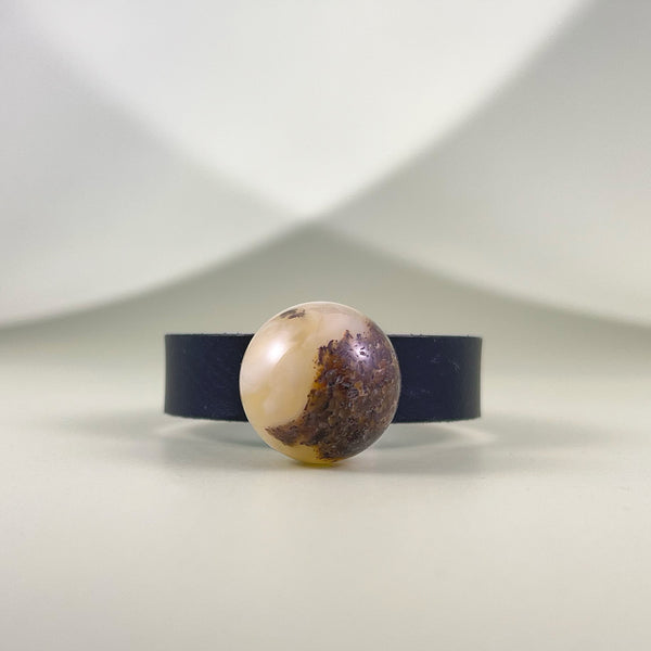 Gintaro apyrankė su oda "Puselė"