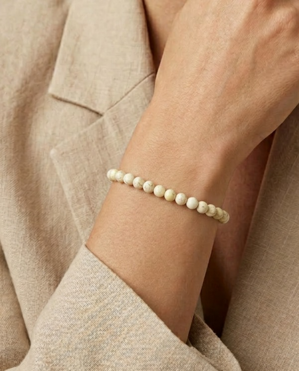 Balta gintaro apyranke