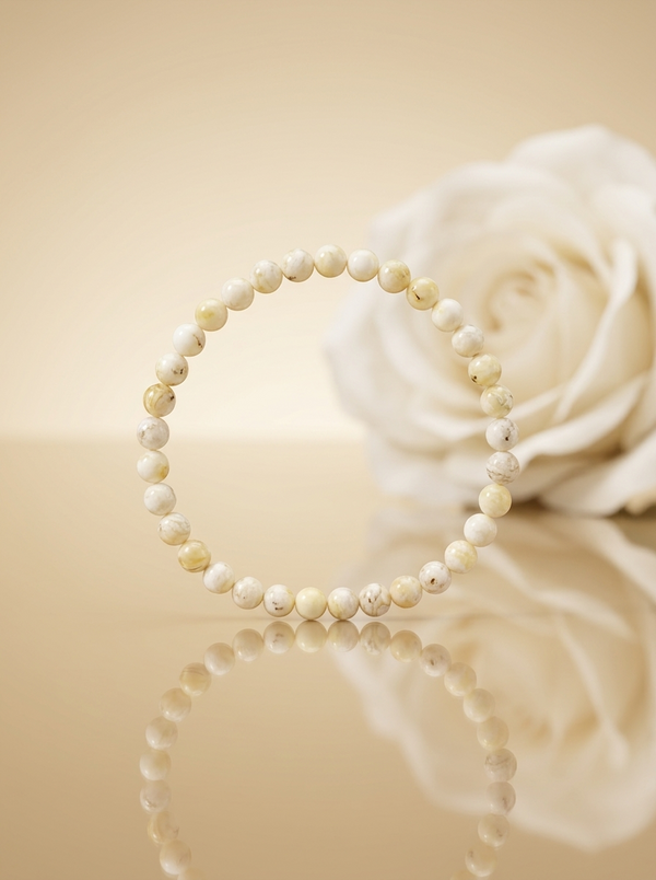 Balta gintaro apyranke