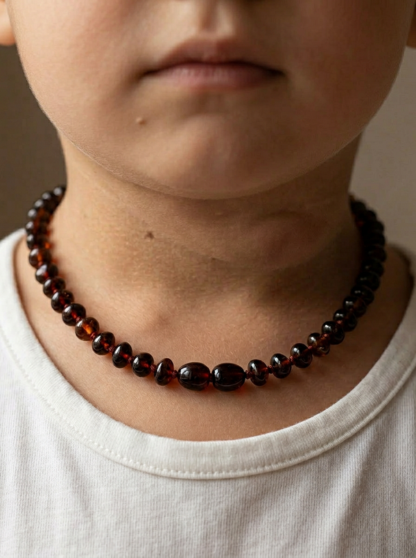 Gintaro karoliai vaikams "Juoduliukai"