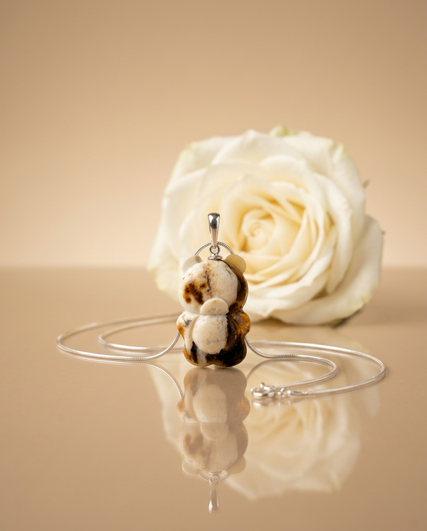 gintaro pakabukas su sidabru