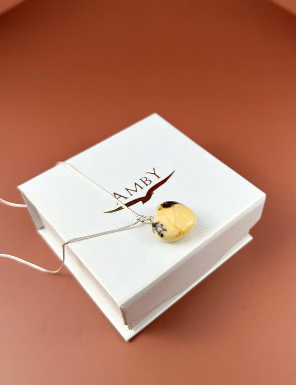 Gintaro širdis, sidabras 925 "Apgaubta"