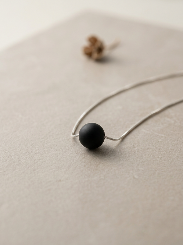 juodas neblizgus gintaras