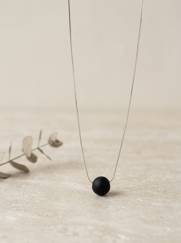 juodas neblizgus gintaras