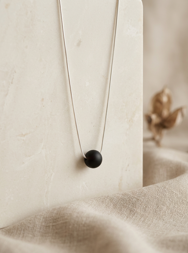 juodas neblizgus gintaras