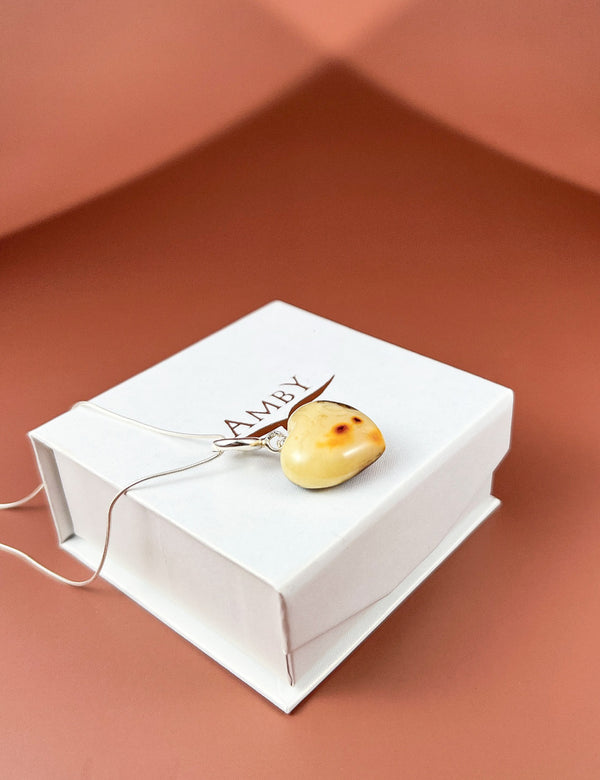 Gintaro širdis, sidabras 925 "Saulės bučinys"