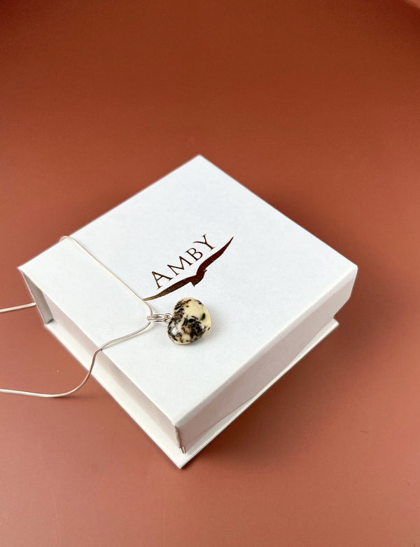 Gintaro širdis, sidabras 925 "Nerūpestinga"