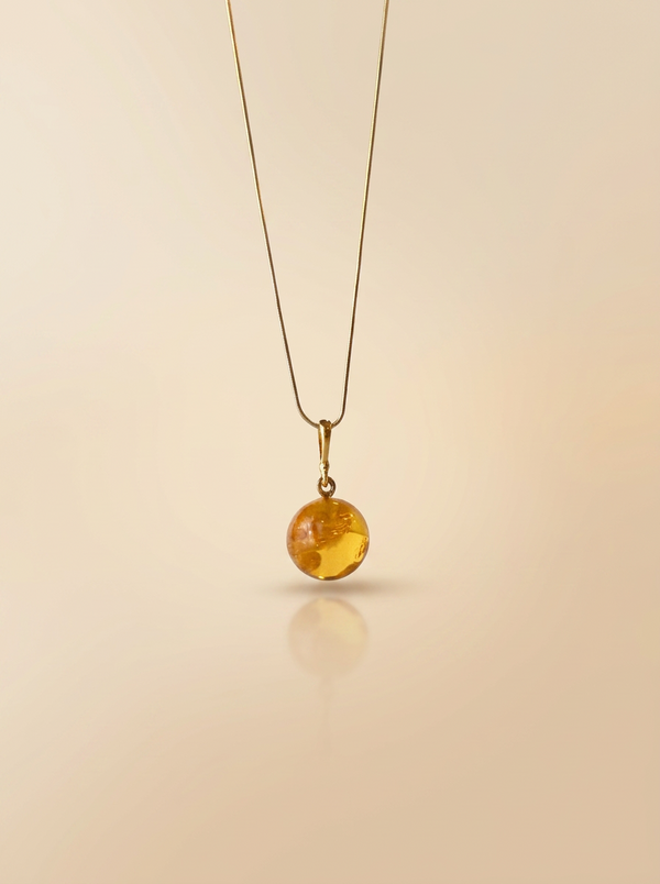 Amber pendant "Bellum gold"
