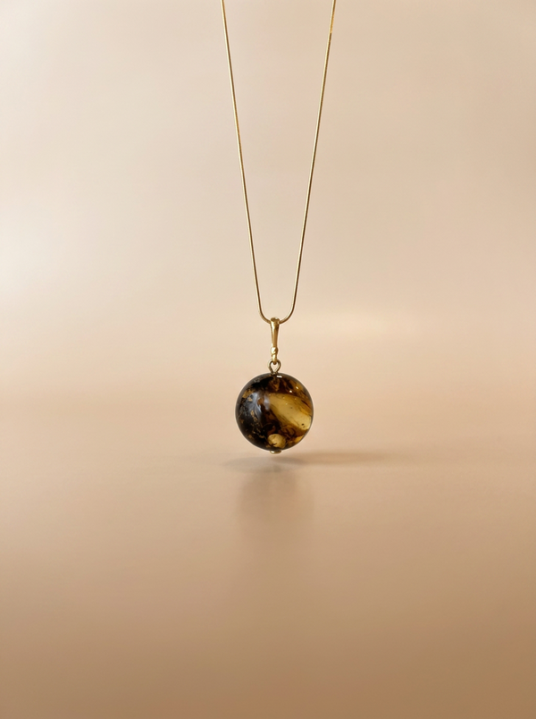 Amber pendant "Bellum gold"