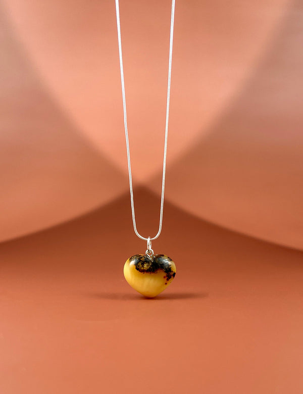 Gintaro širdis, sidabras 925 "Žiežirba"