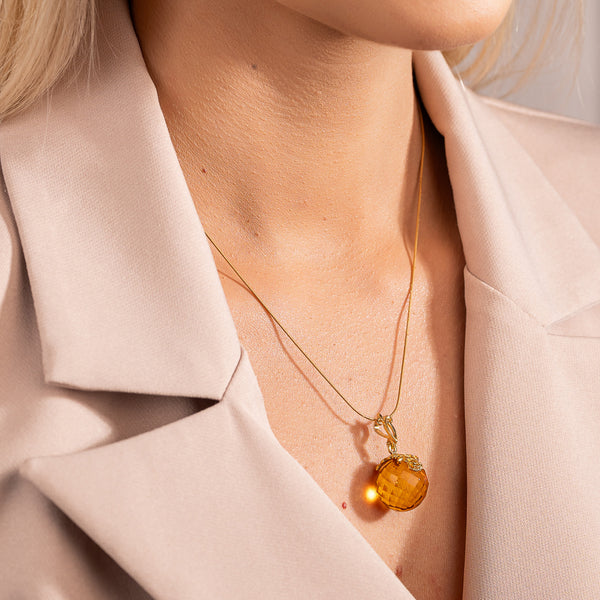 Gintarinis pakabukas, auksuotas sidabras 925 "Elegancija"